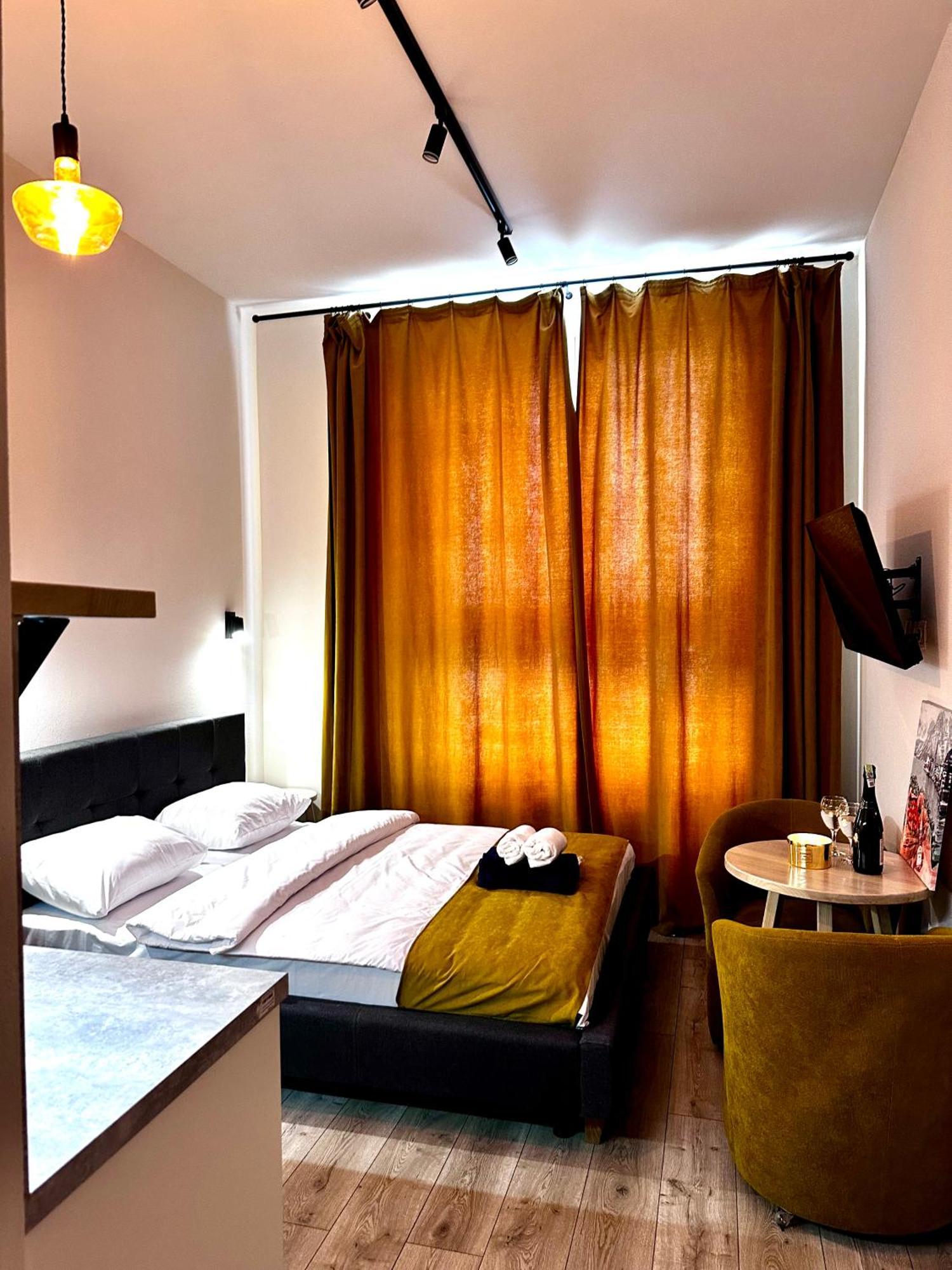 Hotel Gallery 21 Lviv Extérieur photo