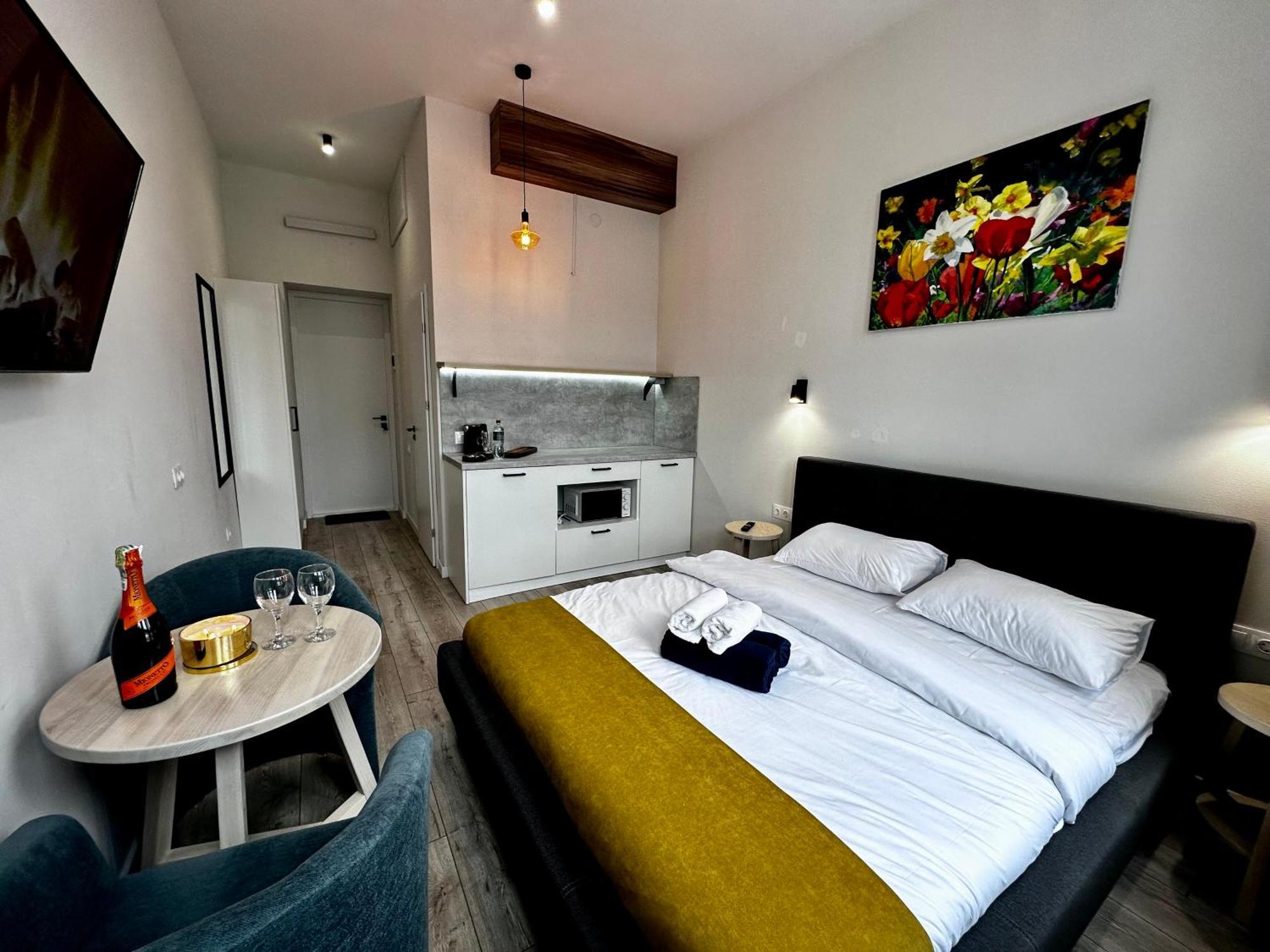 Hotel Gallery 21 Lviv Extérieur photo